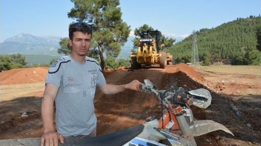 Seydikemer&rsquo;de Motosiklet Tutkunları İ&ccedil;in Pist Yapıldı