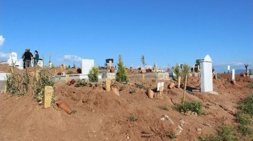 Aydın&rsquo;da &Ouml;l&uuml;m Oranları Artınca Mezarlıklarda &Ccedil;alışmalar Hızlandı