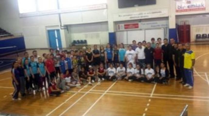 Badminton İl Birinciliği M&uuml;sabakaları Sona Erdi