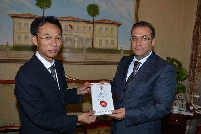 Çin Halk Cumhuriyeti Büyükelçisi Yu Hongyang, Vali Türker’i Ziyaret Etti 2