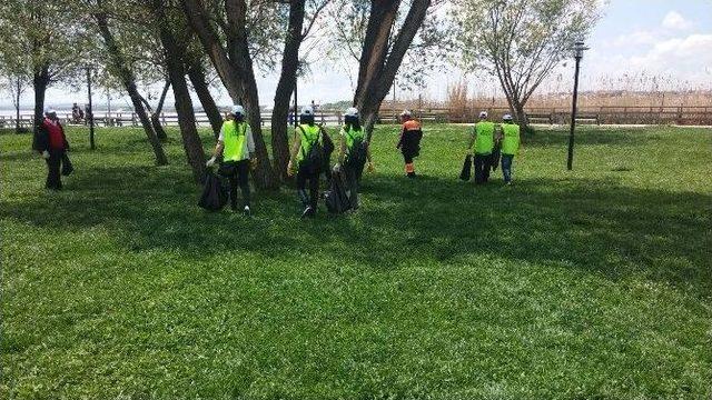 Gönüllüler Temiz Çevre İçin İş Başında