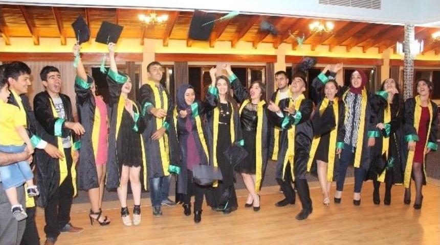 Kahta Fen Lisesi &Ouml;ğrencileri Mezuniyet Gecesi D&uuml;zenledi