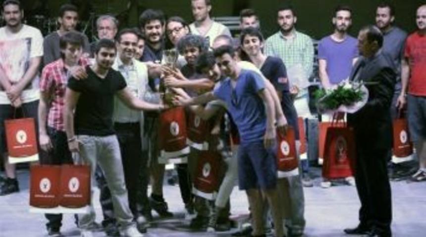 Renkler Yarıştı, İzmir &Uuml;niversitesi Şampiyon Oldu