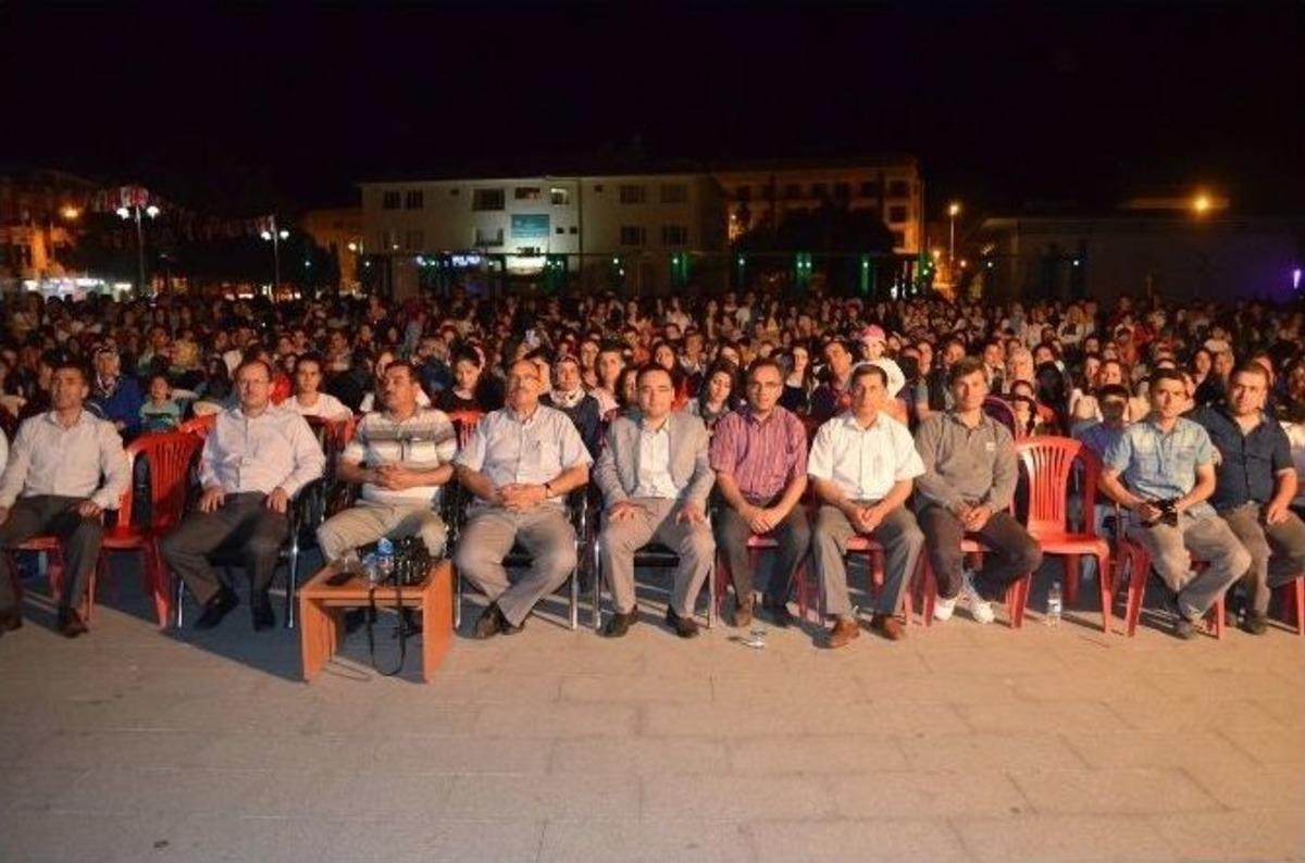 Kula&rsquo;da &Ouml;ğretmen Ve &Ouml;ğrencilerinden M&uuml;zik Ş&ouml;leni