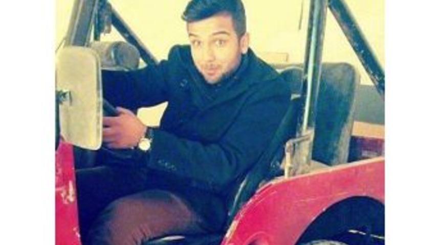 Minib&uuml;sle &Ccedil;arpışan Motosikletin S&uuml;r&uuml;c&uuml;s&uuml; &Ouml;ld&uuml;