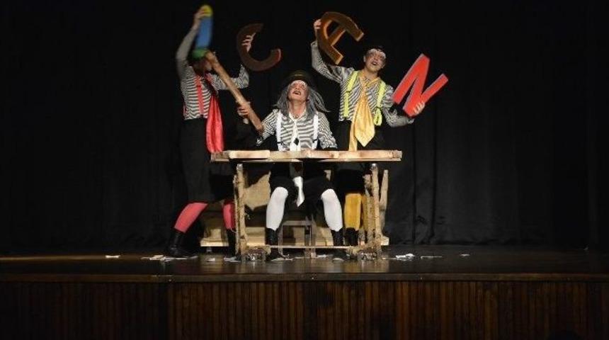 Gen&ccedil; Yeteneklerden &ldquo;palto&rdquo; Oyunu