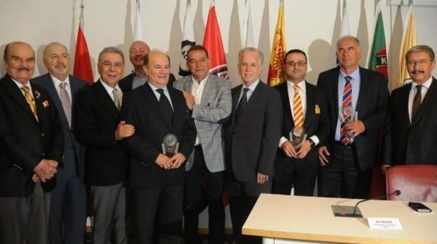 Şampiyonlara &Ouml;d&uuml;l