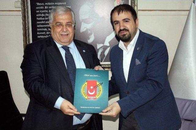 Masum T&uuml;rker&rsquo;den &ldquo;i&ccedil;kili Pankart&rdquo; A&ccedil;ıklaması 2