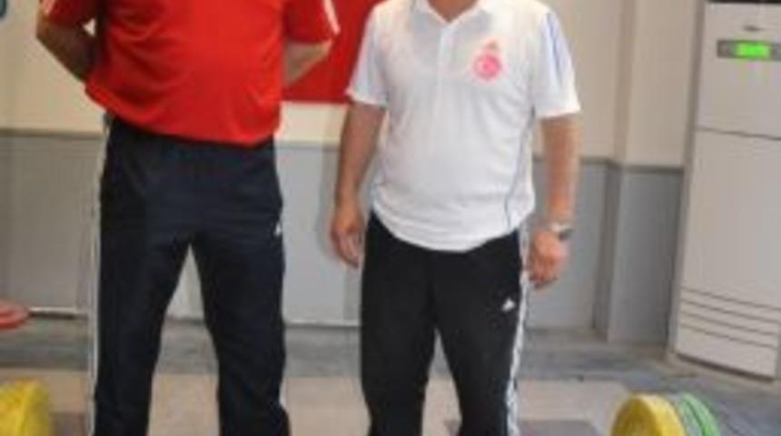 Adana&rsquo;dan 15 Halterci Final İ&ccedil;in Bursa&rsquo;ya Gitti