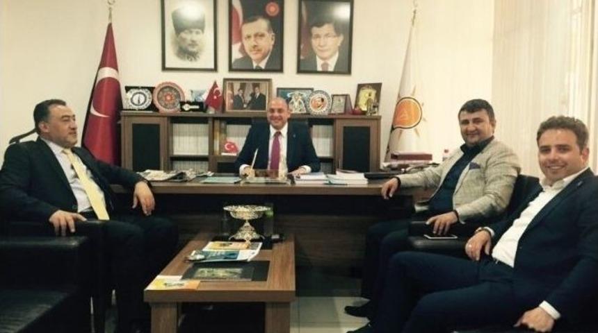 İshak Gazel&rsquo;e Ankara Hukuk&ccedil;ular Derneği&rsquo;den Anlamlı Hediye