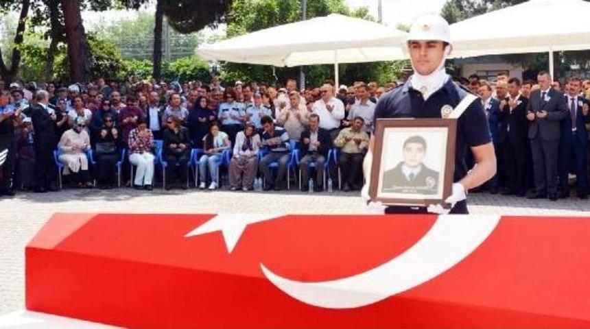 Otomobilin &Ccedil;arptığı Polis Şehit Oldu (4)