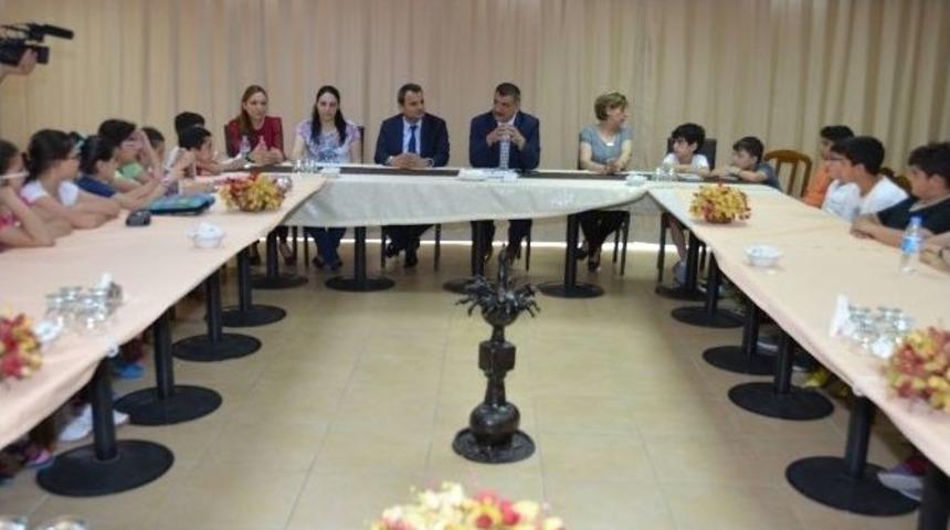 &Ouml;ğrenciler, Başkan G&uuml;rkan&rsquo;la Bir Araya Geldi