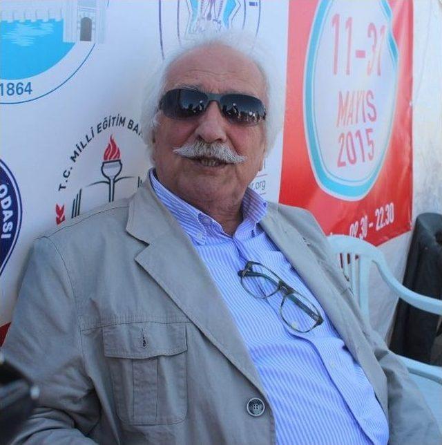 Tarihçi Yazar Bahadıroğlu Kitaplarını İmzaladı 2