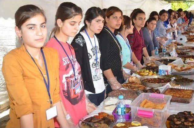 Hadi Kutlu Kız Mesleki Ve Teknik Anadolu Lisesi’nde Yıl Sonu Sergisi Ve Kermes Düzenledi