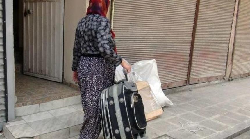 &Ccedil;&ouml;pe Atılan Bavul, Bomba Paniğine Neden Oldu