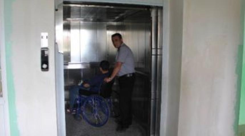 Hisarcık İl&ccedil;e Hastanesinde Yeni Sedye Asans&ouml;r Hizmete Girdi