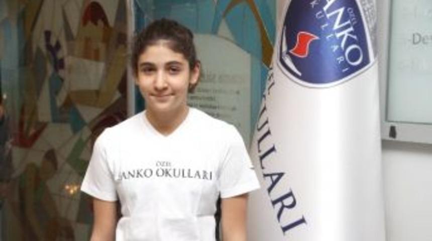 &Ouml;zel Sanko Okulları &Ouml;ğrencisinin Y&uuml;zme Başarısı