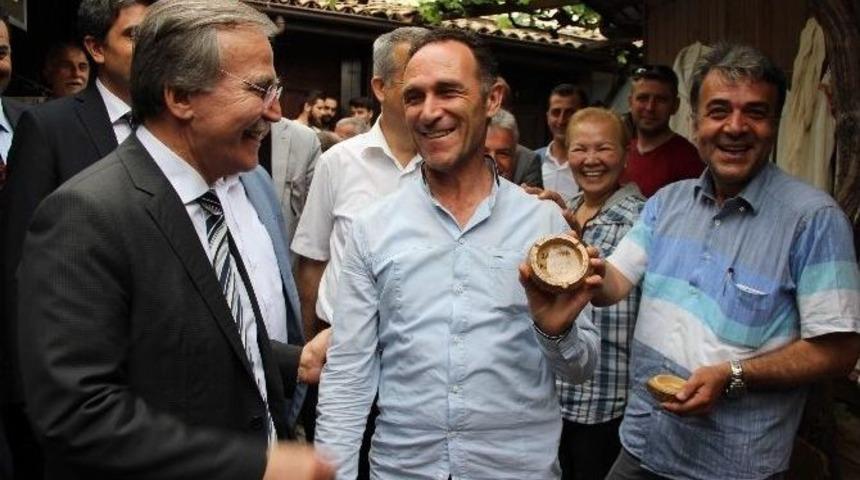 Şahin&rsquo;den Sigara İ&ccedil;en Tiryakilere Anlamlı Hediye