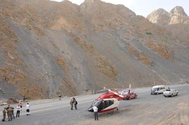 Sağlık Bakanlığına Ait  Helikopteri Hava Muhalefeti Nedeniyle Acil Iniş Yaptı