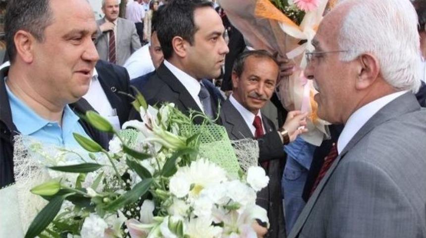 Chp&rsquo;li Giresun Belediye Başkanı Aksu Kamalak Ve Destici&rsquo;yi &Ccedil;i&ccedil;eklerle Karşıladı