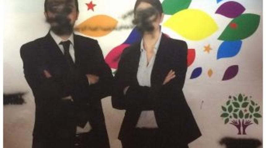 Afişleri Boyayan 2 Kişiye Se&ccedil;im Kanununa Muhalefetten İşlem