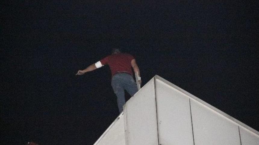 &Ccedil;atıdan İndirildi Tekrar İntihara Kalkıştı