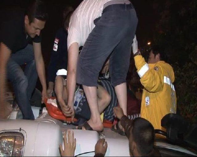 Yaralı Kamyon S&uuml;r&uuml;c&uuml;s&uuml; Ara&ccedil;tan Vatandaşların Yardımıyla &Ccedil;ıkarıldı 1