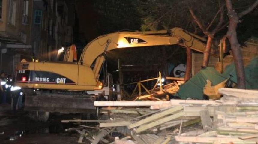 Beyoğlu'nda Sabaha Karşı Yıkım Operasyonu