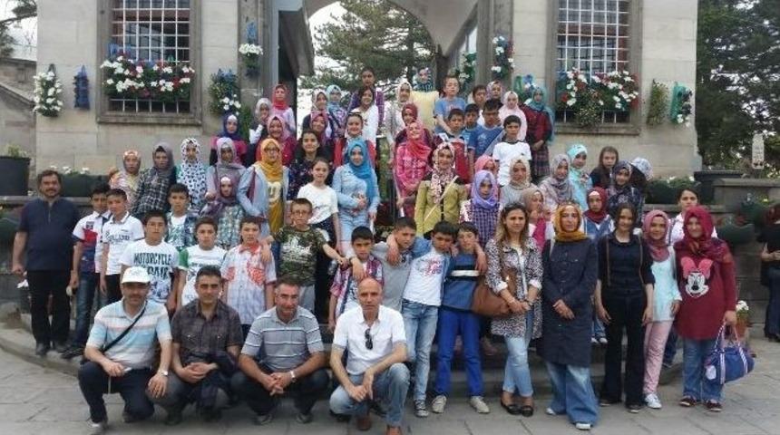 Ensar Vakfı &Ouml;ğrencilere Kayseri Gezisi D&uuml;zenledi
