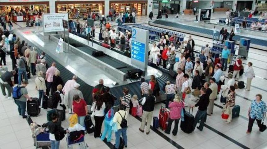 Antalya'ya Gelen Turist Sayısı Y&uuml;zde 11 D&uuml;şt&uuml;