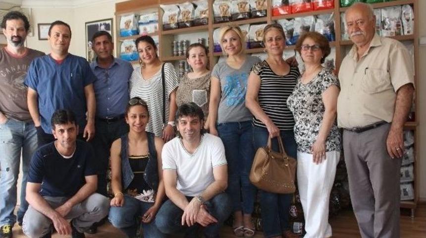 Hayvanseverlere Kuru Mama Bağışı