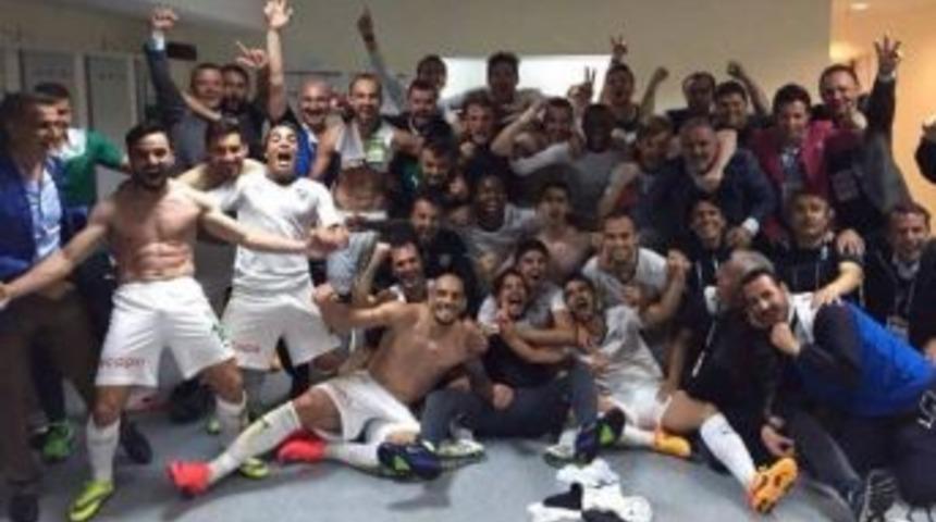 Bursasporlu Futbolcular Fenerbah&ccedil;e Zaferini B&ouml;yle Kutladı