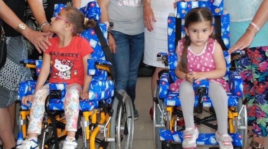 Didim&rsquo;de Yabancılar 2 Engelli &Ccedil;ocuğu Sevindirdi