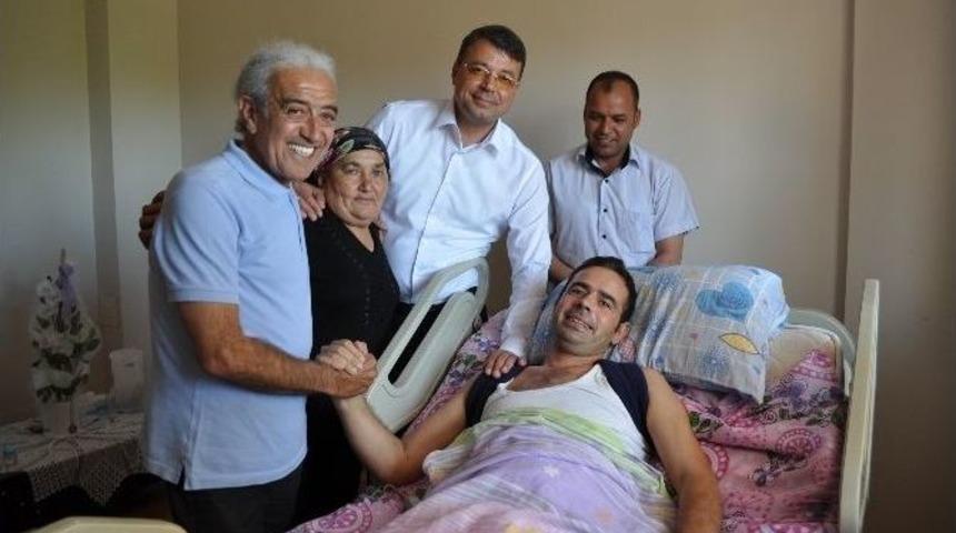 Edip Akbayram&rsquo;dan Hayranına Moral Ziyareti