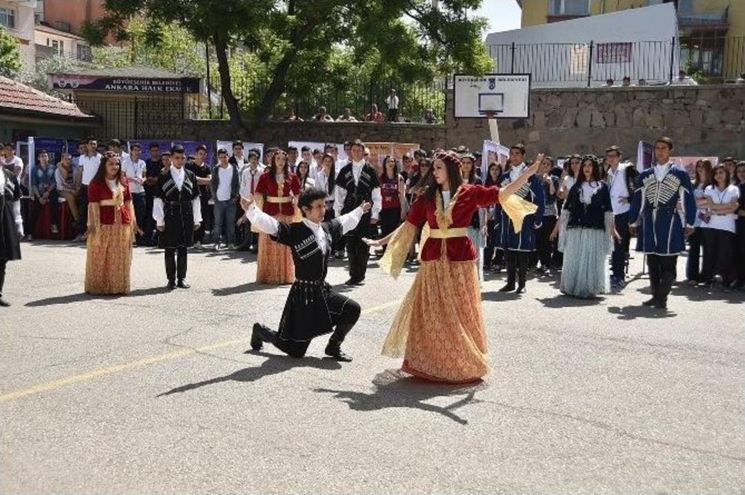 Başkan Akg&uuml;l, Mezun Olduğu Okulda Bilim Fuarına Katıldı