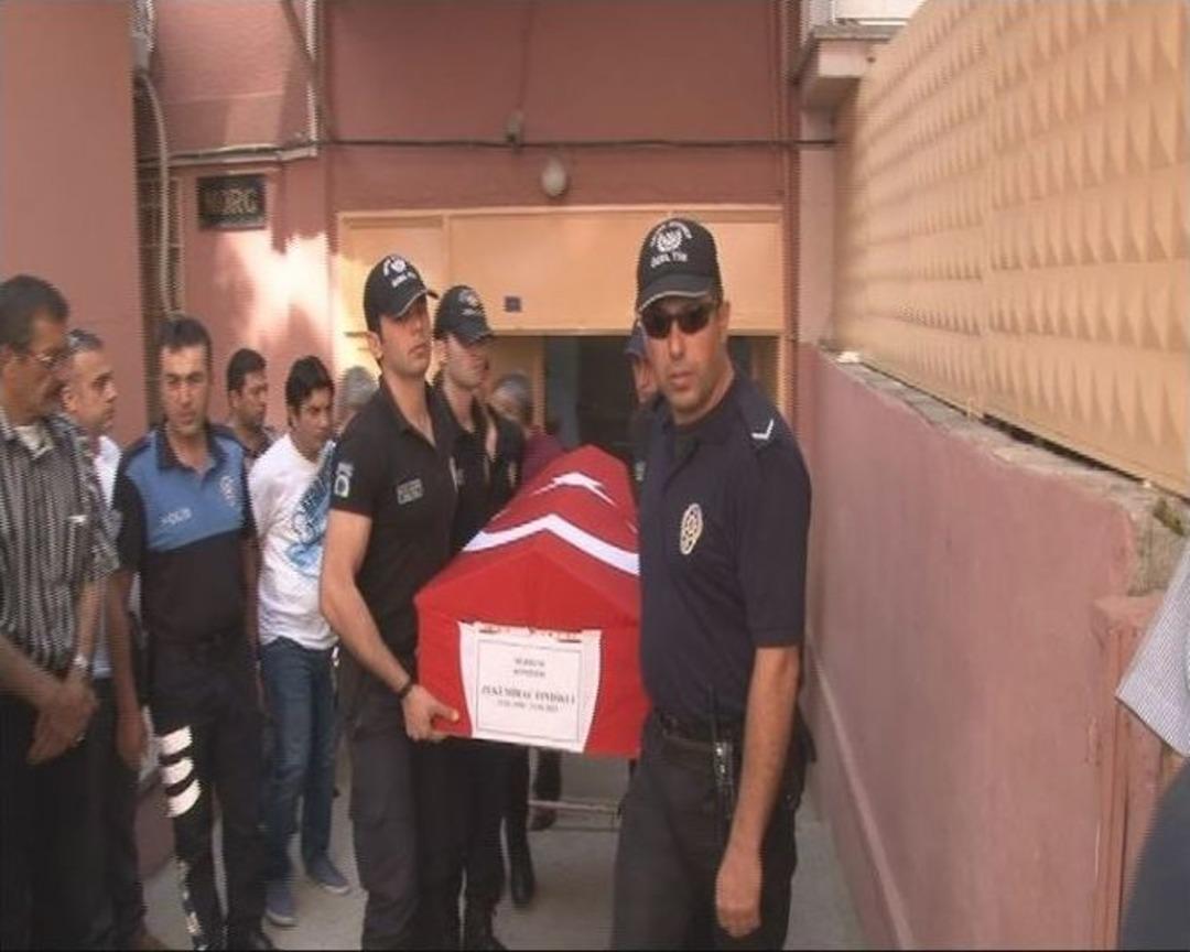 İntihar Eden Komiserin Cenazesi G&ouml;zyaşları İ&ccedil;inde Morgdan Alındı