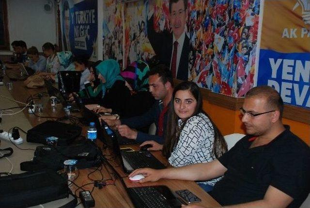 Ak Parti Çağrı Merkezi Test Ediliyor