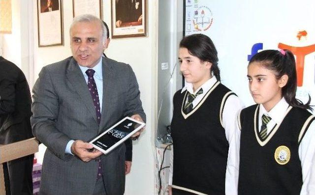 Elazığ&rsquo;da Fatih Projesi Kapsamında Tablet Dağıtıldı 1