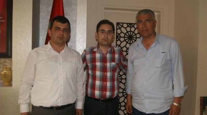 Emirdağ&rsquo;daki Bayrak Krizi Tatlıya Bağlandı