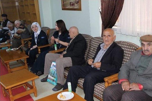 &Ouml;zel İmperial Hastanesi&rsquo;nden Huzurevi Ziyareti 1