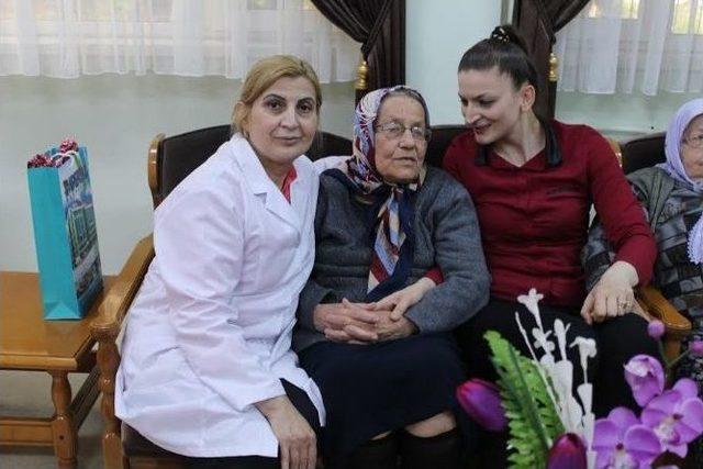 &Ouml;zel İmperial Hastanesi&rsquo;nden Huzurevi Ziyareti 3