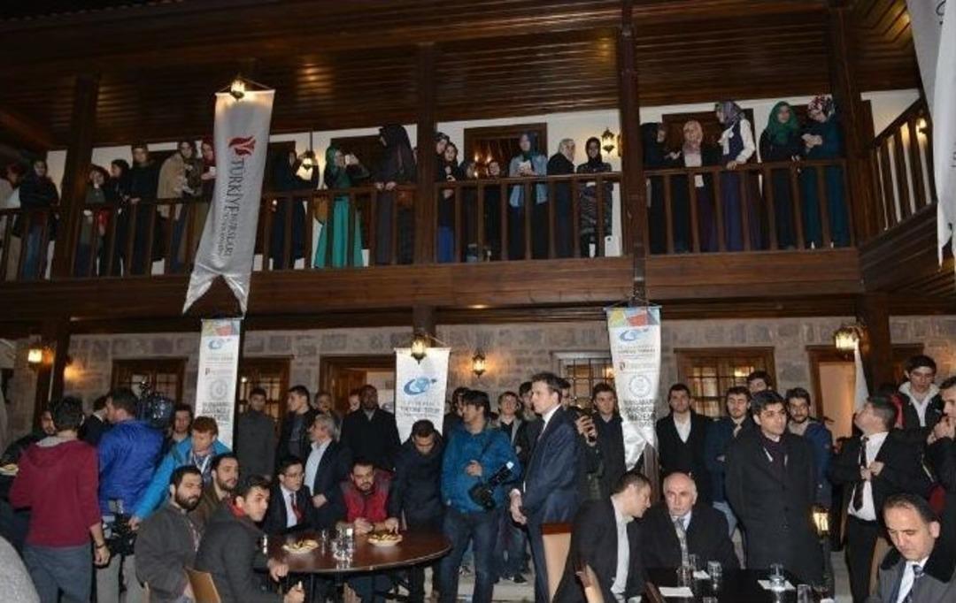 Ytb&rsquo;nin Akademi Dersleri Kitaplaştırıldı