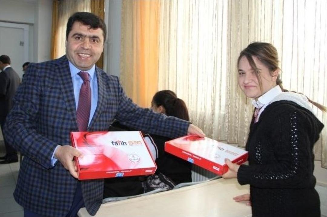 Van&rsquo;da Tablet Dağıtımı