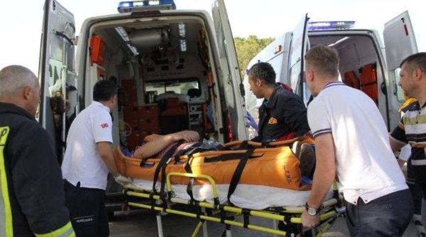 Otomobil Şerit Ihlali Yaptı: 5 Yaralı