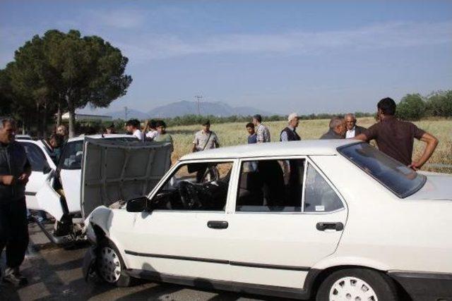 Otomobil Şerit Ihlali Yaptı: 5 Yaralı