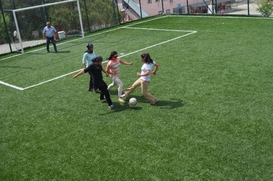 Fethiye&rsquo;de Gurleyk Mahallesi Halı Sahası T&ouml;renle A&ccedil;ıldı