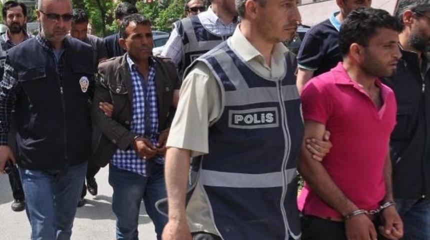 5 Kişiyi Dolandırmakla Su&ccedil;lanan 3 Ş&uuml;pheli Yakalandı