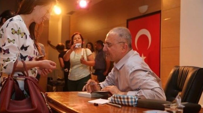 Murathan Mungan Buca&rsquo;da Okurlarıyla Buluştu