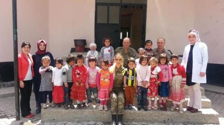 Mehmet&ccedil;ikten &Ouml;ğrencilere Kitap Desteği