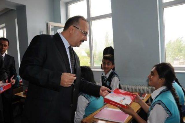 Hakkari de Öğrencilere Tablet Dağıtımına Başlandı 1